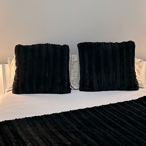 Faux Fur Throw & Pillow Cases - Picture 4 of 4